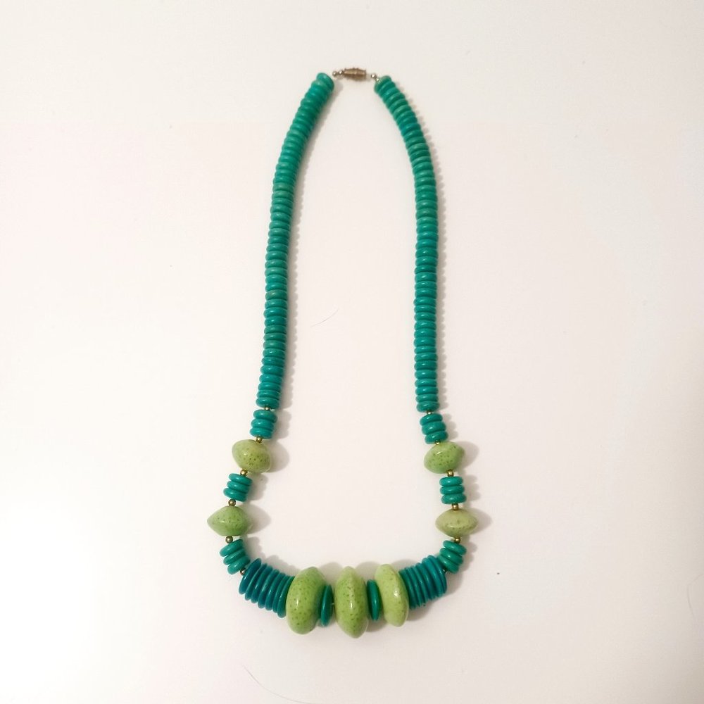 Vintage 1980s Green Saucers and Discs Wooden Bead Necklace